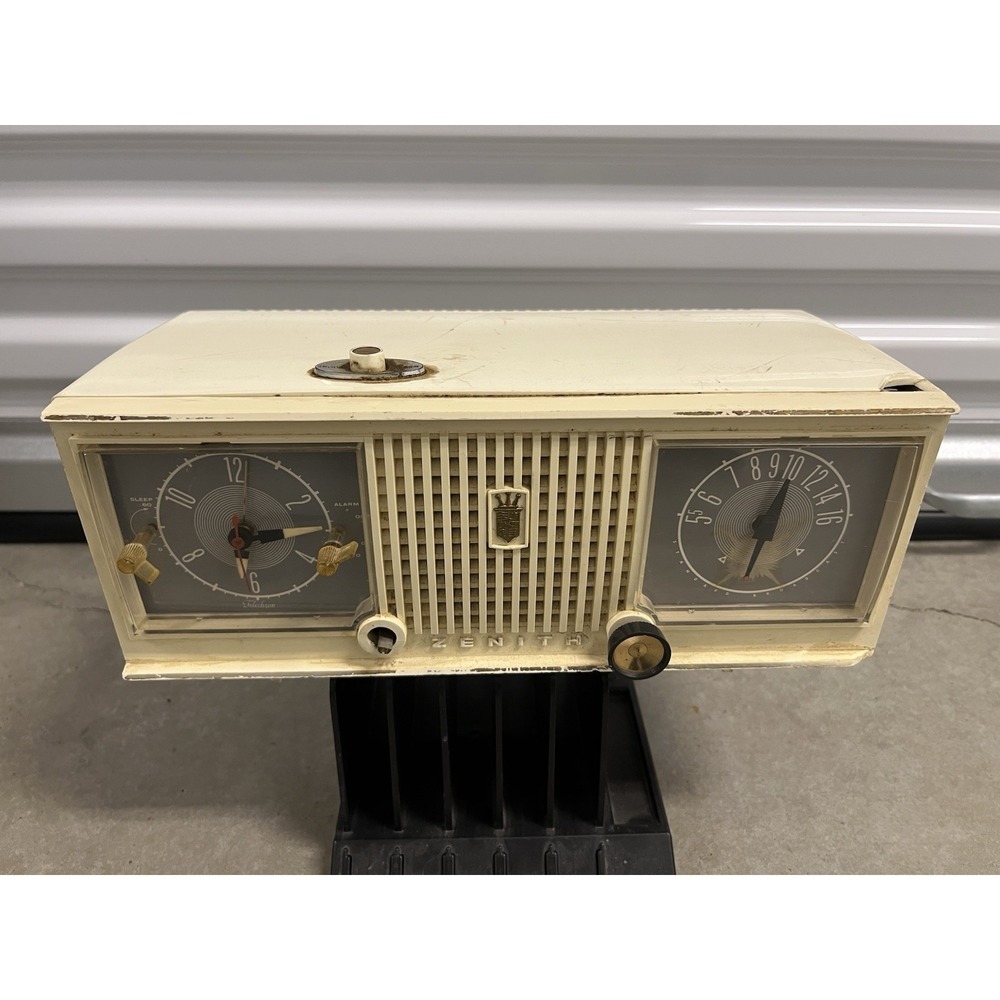 Zenith Radio Alarm Clock C519W Antique - Untested, Damaged
